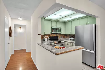 12830 Burbank Blvd #201, Valley Village, CA 91607 - Photo 22
