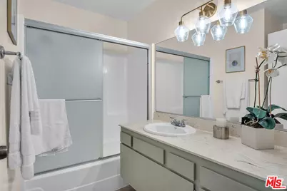 12830 Burbank Blvd #201, Valley Village, CA 91607 - Photo 26