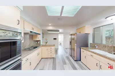 525 N Rexford Dr, Beverly Hills, CA 90210 - Photo 22