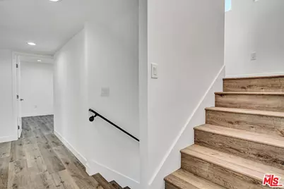 2419 S Cochran Ave, Los Angeles, CA 90016 - Photo 16