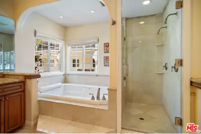 10655 Camarillo St, Toluca Lake, CA 91602 - Photo 30