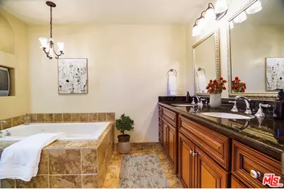 10655 Camarillo St, Toluca Lake, CA 91602 - Photo 28