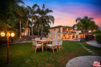 10655 Camarillo St, Toluca Lake, CA 91602 - Photo 1