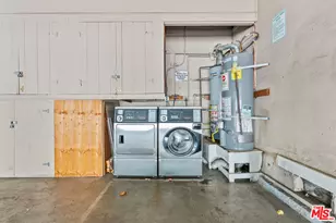 272 S Doheny Dr, Beverly Hills, CA 90211 - Photo 40