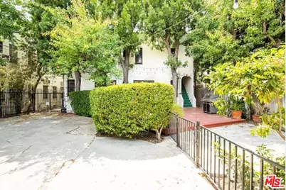 806 N Sweetzer Ave, West Hollywood, CA 90069 - Photo 18