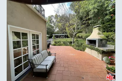 898 N Bundy Dr, Los Angeles, CA 90049 - Photo 22