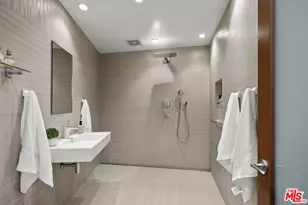 2980 Hollyridge Dr, Los Angeles, CA 90068 - Photo 26