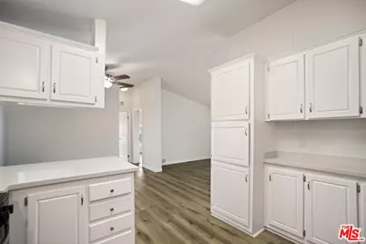 8250 Lankershim Blvd #33, North Hollywood, CA 91605 - Photo 10