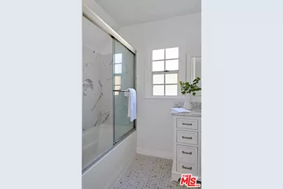 543 N June St, Los Angeles, CA 90004 - Photo 16