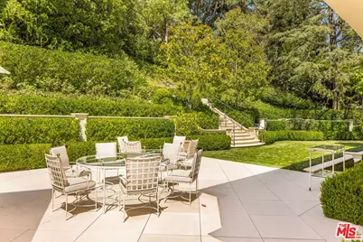 2401 Bowmont Dr, Beverly Hills, CA 90210 - Photo 34