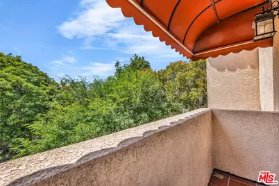 1073 S Mansfield Ave, Los Angeles, CA 90019 - Photo 38