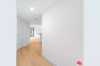 13700 Marina Pointe Dr #421, Marina del Rey, CA 90292 - Photo 2