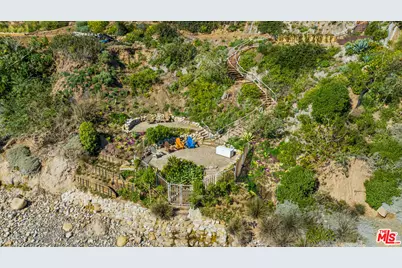 32802 Pacific Coast Hwy, Malibu, CA 90265 - Photo 38
