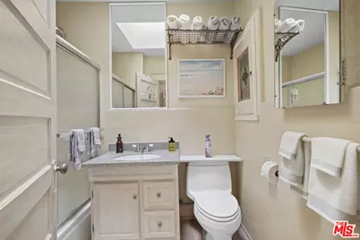 11538 La Maida St, Valley Village, CA 91601 - Photo 32