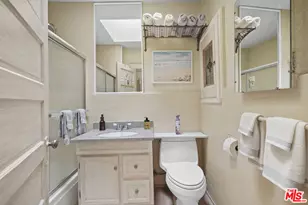11538 La Maida St, Valley Village, CA 91601 - Photo 32