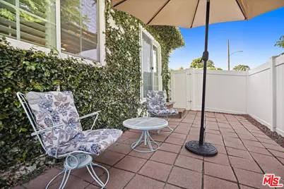 11538 La Maida St, Valley Village, CA 91601 - Photo 38