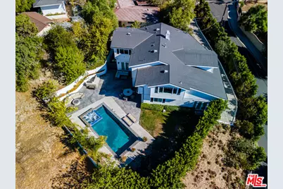 19633 Wells Dr, Tarzana, CA 91356 - Photo 38