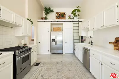 28333 Foothill Dr, Agoura Hills, CA 91301 - Photo 8