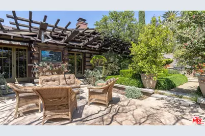 111 S Van Ness Ave, Los Angeles, CA 90004 - Photo 56