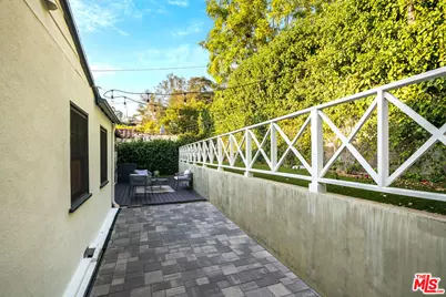 2446 Cheremoya Ave, Los Angeles, CA 90068 - Photo 32