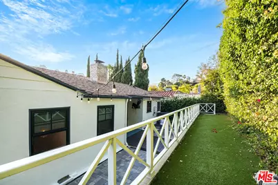 2446 Cheremoya Ave, Los Angeles, CA 90068 - Photo 34