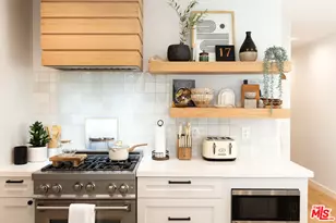 17 Sunset Ave, Venice, CA 90291 - Photo 1