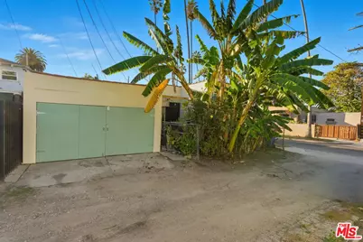 5200 S St Andrews Pl, Los Angeles, CA 90062 - Photo 36