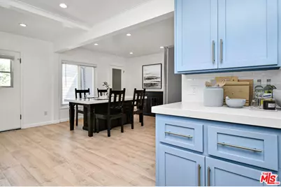 22025 De La Osa St, Woodland Hills, CA 91364 - Photo 18