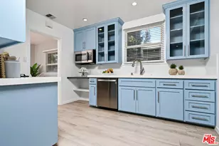 22025 De La Osa St, Woodland Hills, CA 91364 - Photo 16