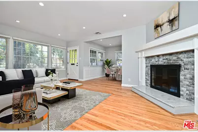 22025 De La Osa St, Woodland Hills, CA 91364 - Photo 8