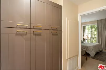 585 N Rossmore Ave #407, Los Angeles, CA 90004 - Photo 22