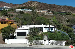 18073 Sandy Cape Dr, Pacific Palisades, CA 90272 - Photo 2