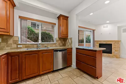 16123 W Sunset Blvd #101, Pacific Palisades, CA 90272 - Photo 2