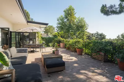 391 N Saltair Ave, Los Angeles, CA 90049 - Photo 14