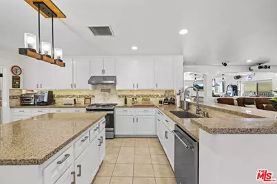 21163 Lone Star Way, Santa Clarita, CA 91390 - Photo 18