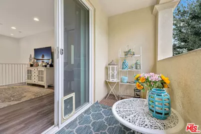 21990 Moveo Dr, Santa Clarita, CA 91350 - Photo 12