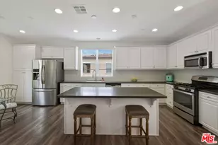 21990 Moveo Dr, Santa Clarita, CA 91350 - Photo 4