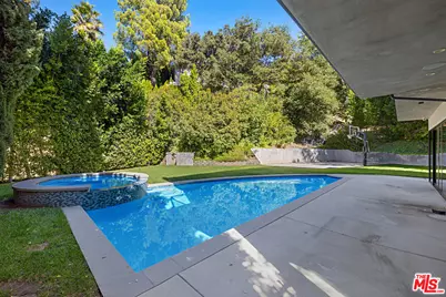 11200 Dona Lola Dr, Studio City, CA 91604 - Photo 2