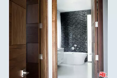 11200 Dona Lola Dr, Studio City, CA 91604 - Photo 20