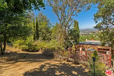 1441 Columbia Dr, Glendale, CA 91205 - Photo 24