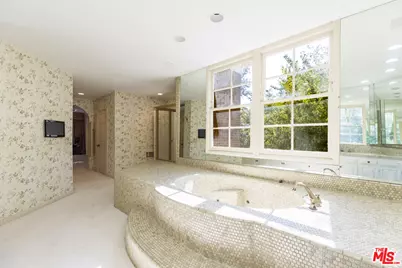 12386 Ridge Cir, Los Angeles, CA 90049 - Photo 30