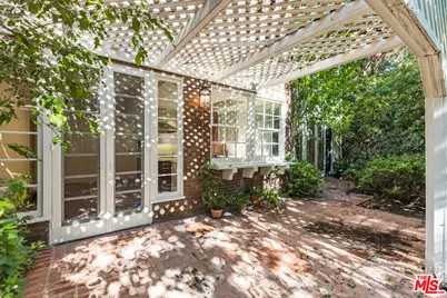 12386 Ridge Cir, Los Angeles, CA 90049 - Photo 40