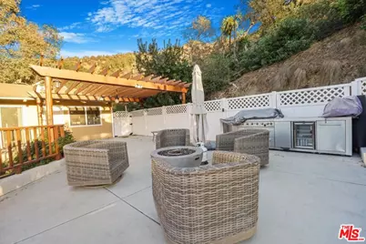 2070 Lilac Ln, Glendale, CA 91206 - Photo 32