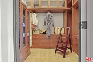 2835 Oak Point Dr, Los Angeles, CA 90068 - Photo 24