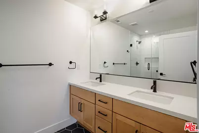 11220 Victory Blvd, North Hollywood, CA 91606 - Photo 22