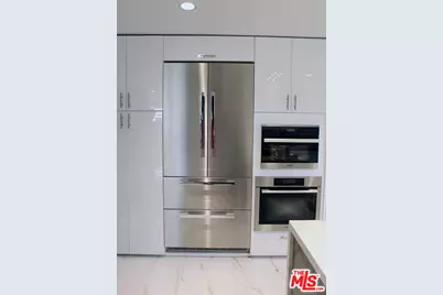 10550 Wilshire Blvd #502, Los Angeles, CA 90024 - Photo 6