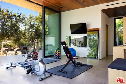 9705 Oak Pass Rd, Beverly Hills, CA 90210 - Photo 18