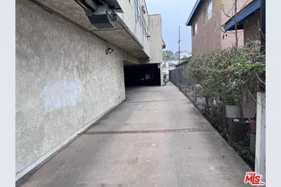 560 W 4th St, San Pedro, CA 90731 - Photo 10