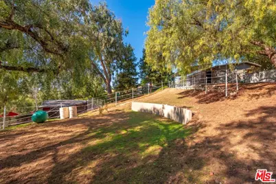 1320 Nonchalant Dr, Simi Valley, CA 93065 - Photo 42