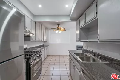 9210 Van Nuys Blvd #11, Panorama City, CA 91402 - Photo 6